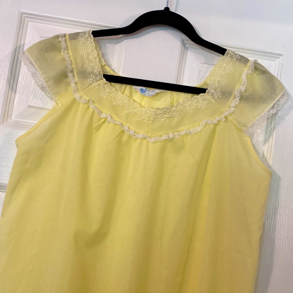 Vintage Beautiful Long Nightgown in Lemon Crème 🌱🍋🪴